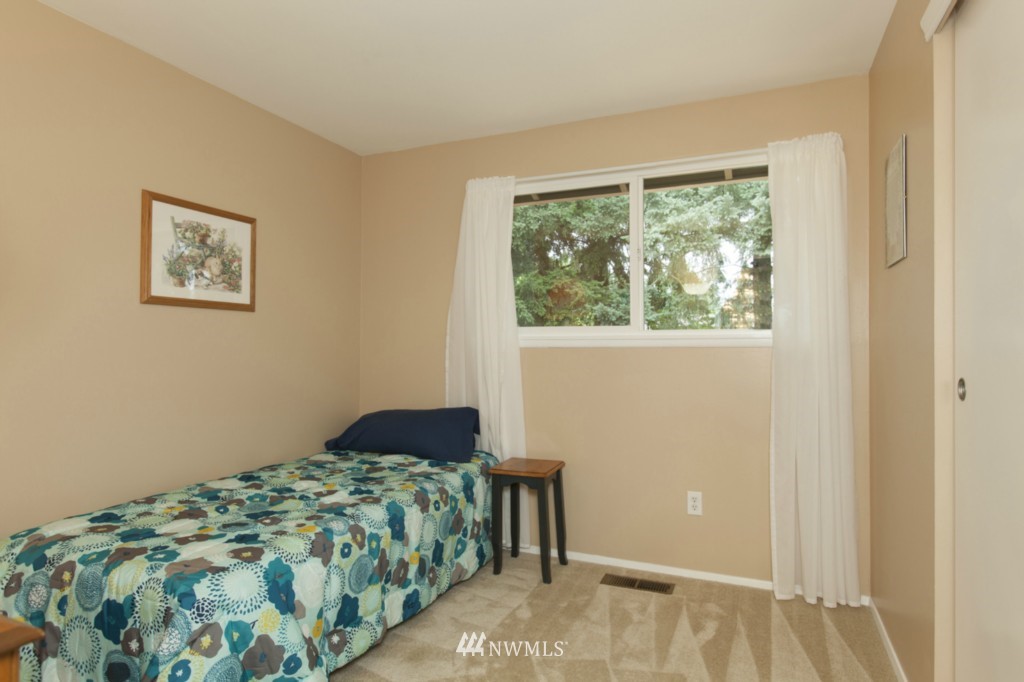 4418 Northeast 17th Street Renton, WA 98059 - Photo 10 of 22