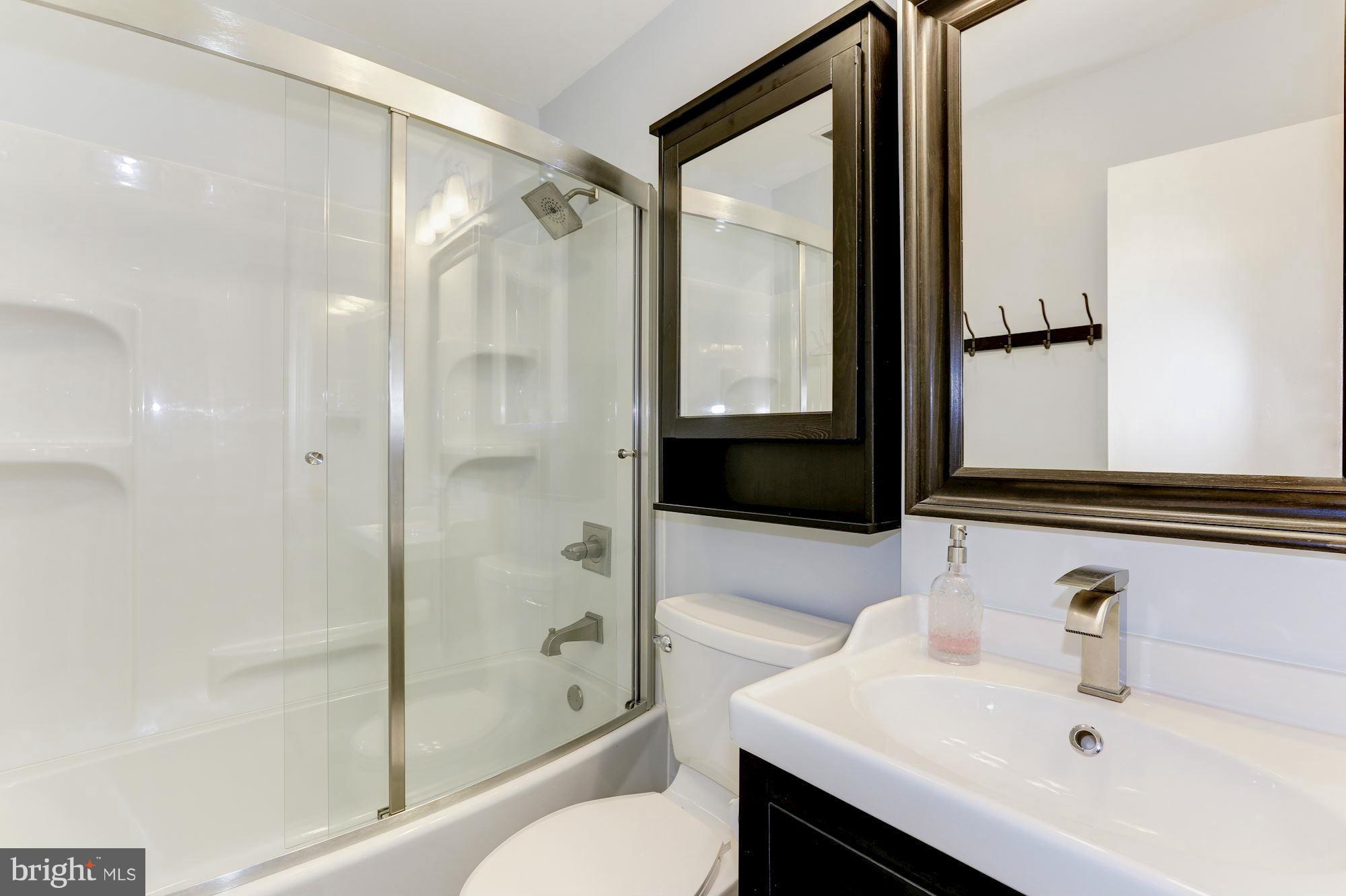 6907 Quander Road Alexandria, VA 22307 - Photo 18 of 30 Bath