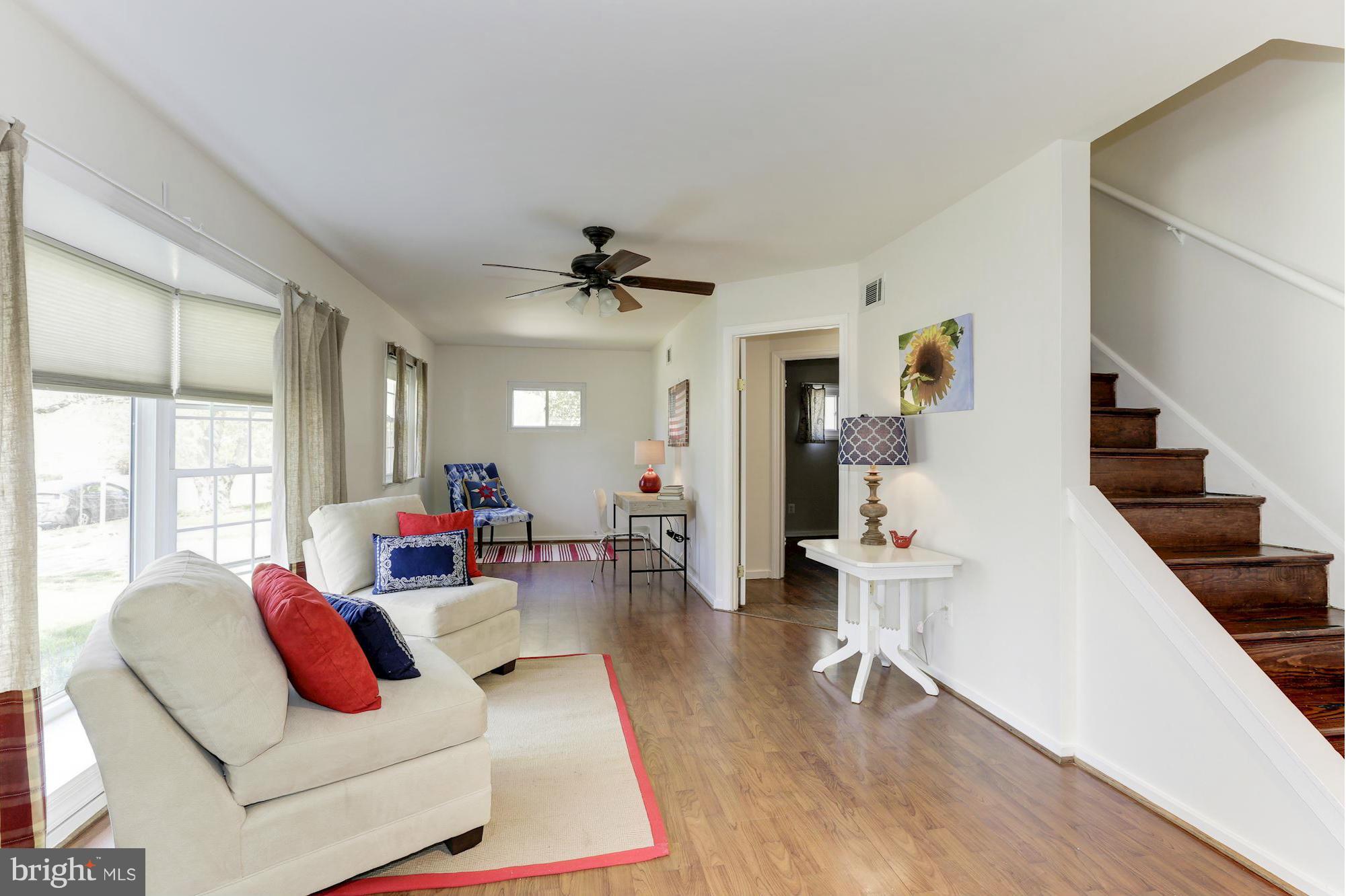 6907 Quander Road Alexandria, VA 22307 - Photo 4 of 30 Living Room