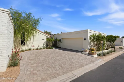 a view of a house with backyard and trees