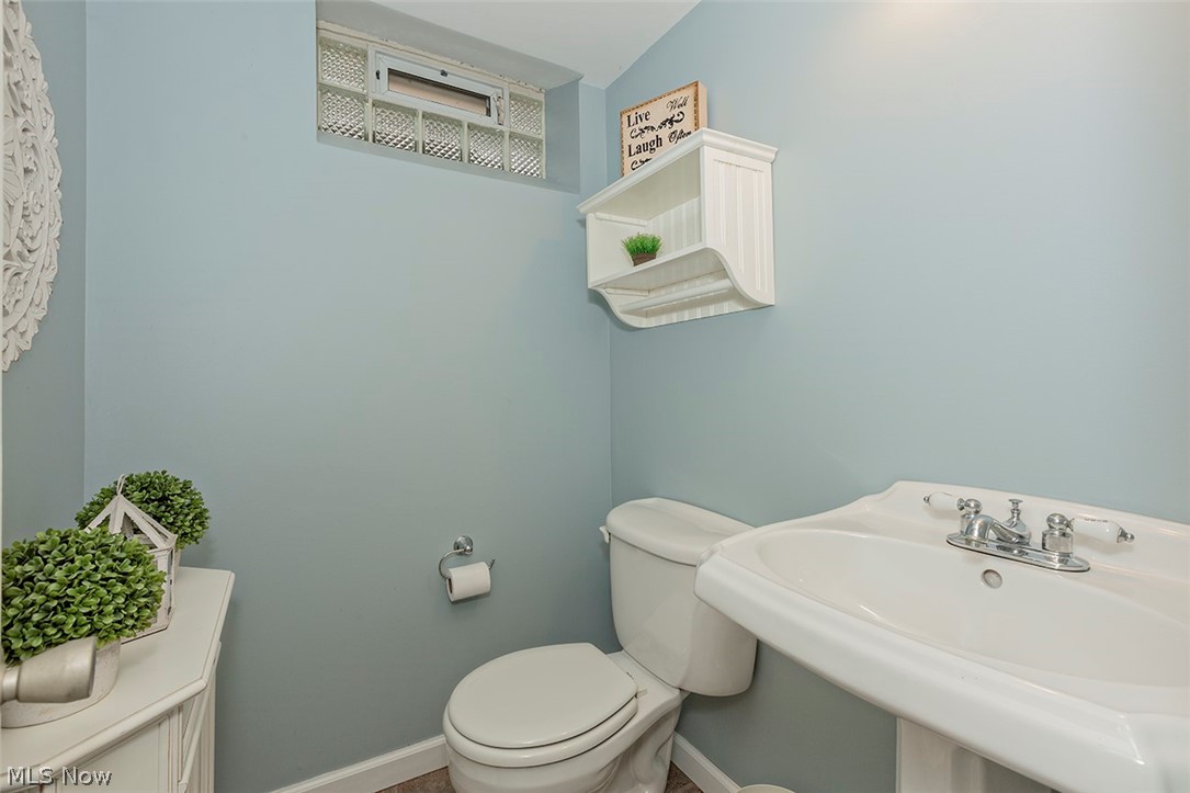 3259 Daleford Road Cleveland, OH 44120 - Photo 29 of 35 Lower level half bath