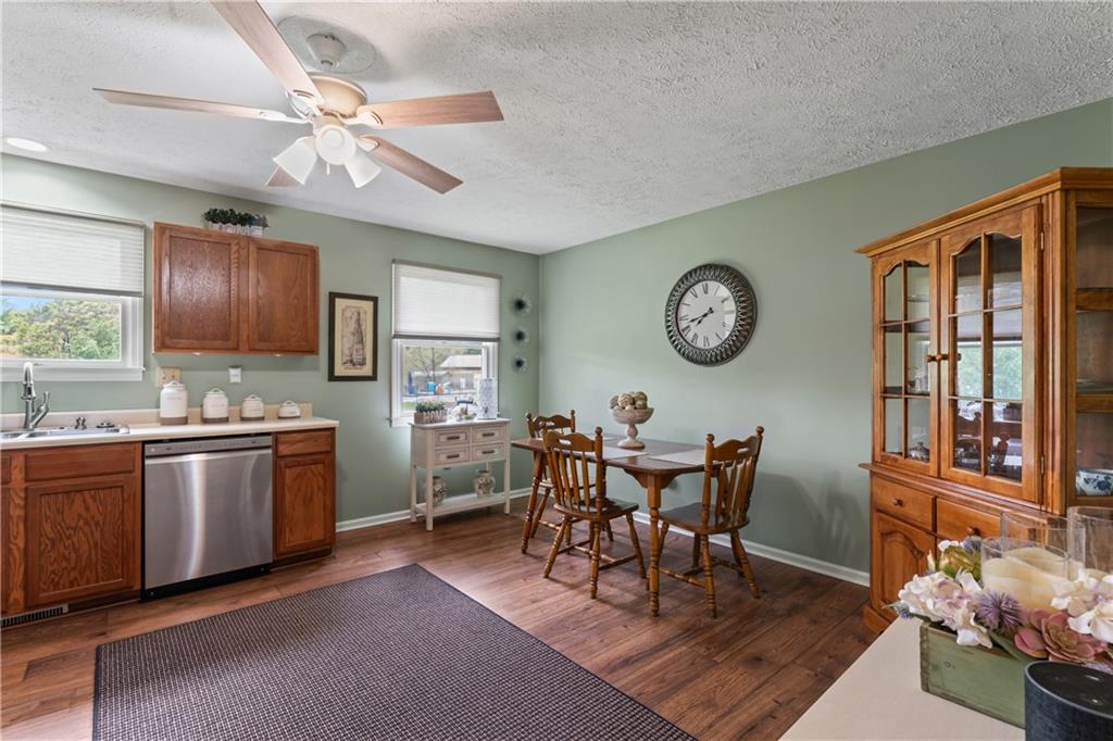 763 Chapel Road Aliquippa, PA 15001 - Photo 6 of 26 Eat-in-kitchen ...great for entertaining!