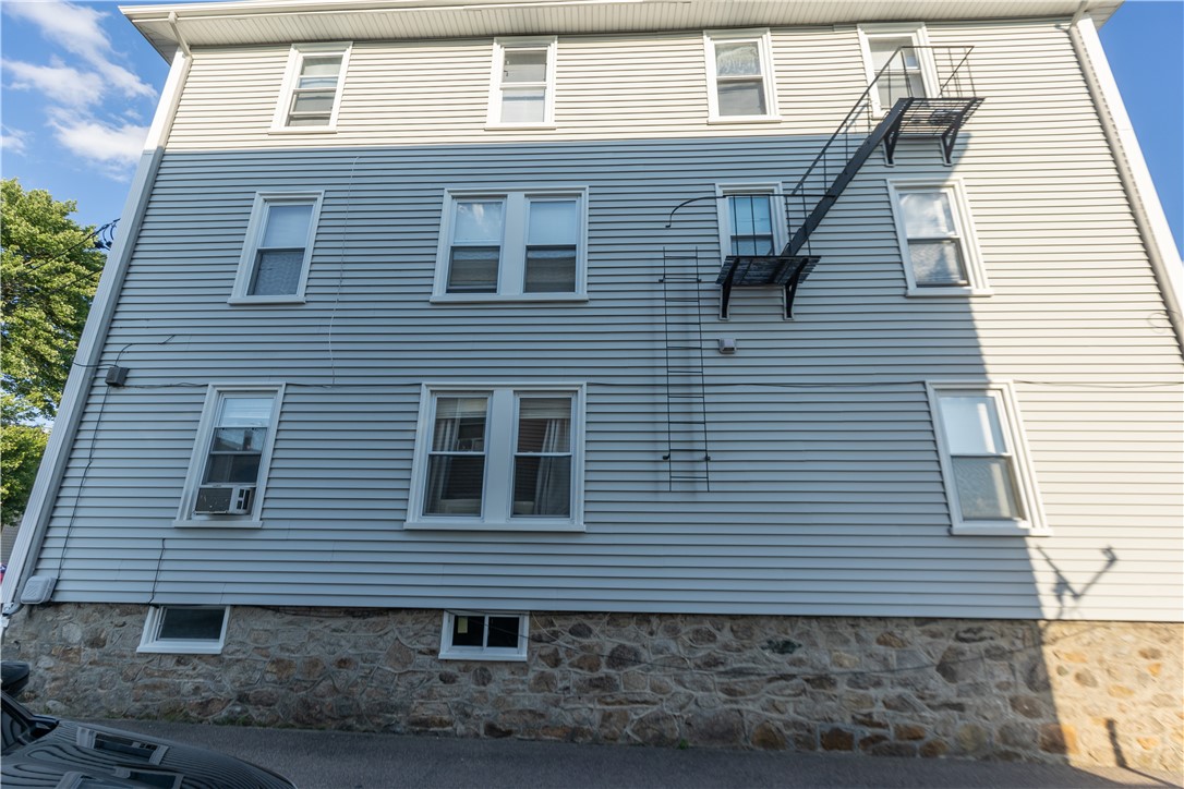 219 Crawford Street Woonsocket, RI 02895 - Photo 15 of 17