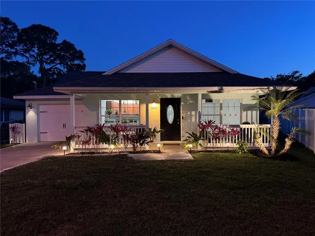 a view of a livingroom with furniture and entryway