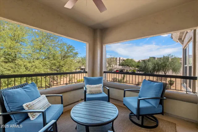 a view of yard with green space