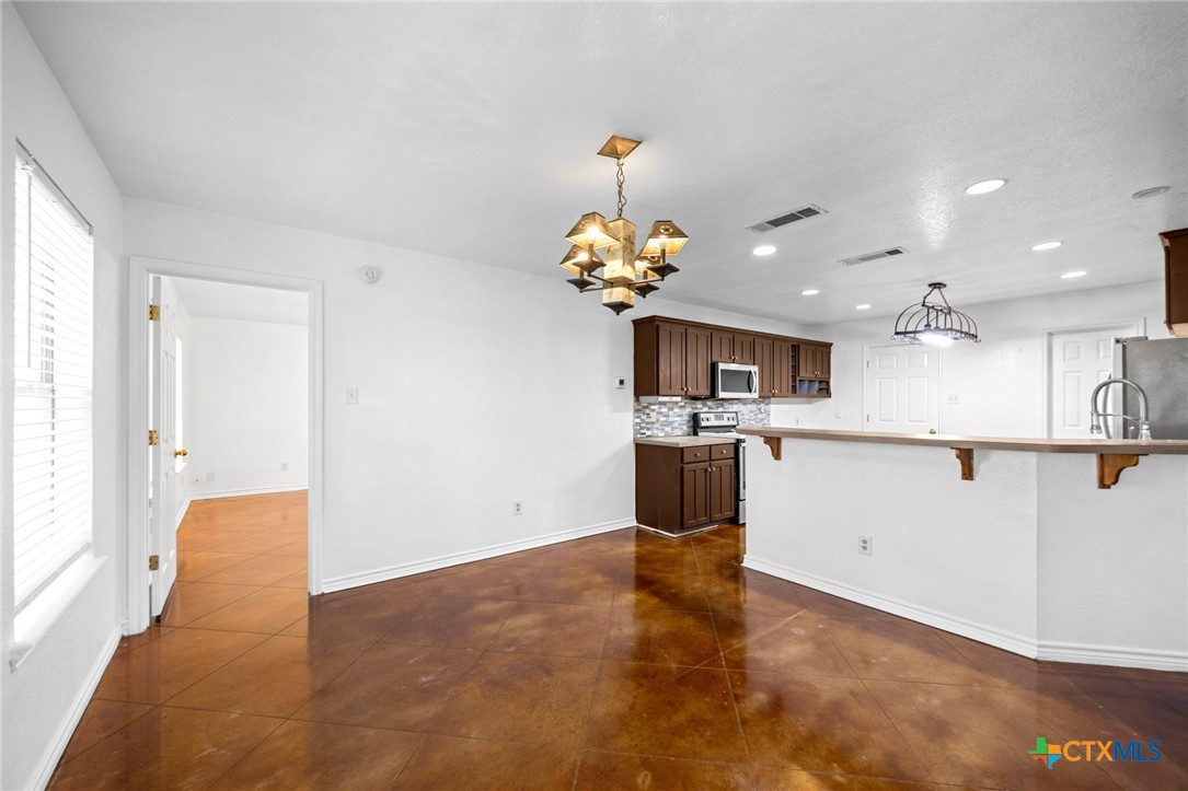 601 7 Ranch Road Salado, TX 76571 - Photo 19 of 44 Dining Area - Kitchen