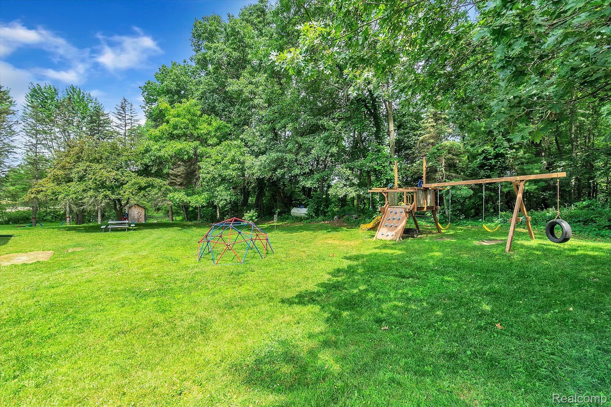 805 South Bull Run Road Fowlerville, MI 48836 - Photo 32 of 33 Gallery Image 32