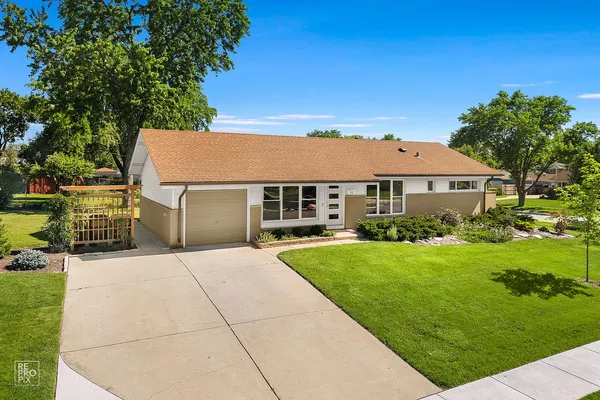 $420,000 | 580 Newark Lane, Hoffman Estates, IL 60169