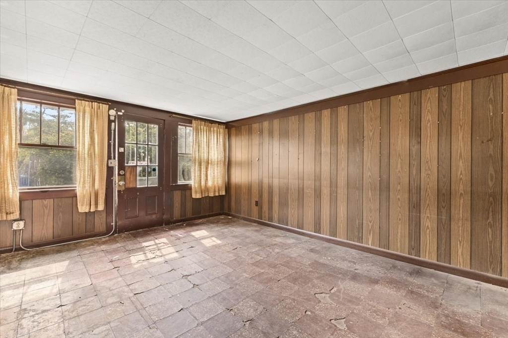 57 Onset Avenue Wareham, MA 02532 - Photo 10 of 32
