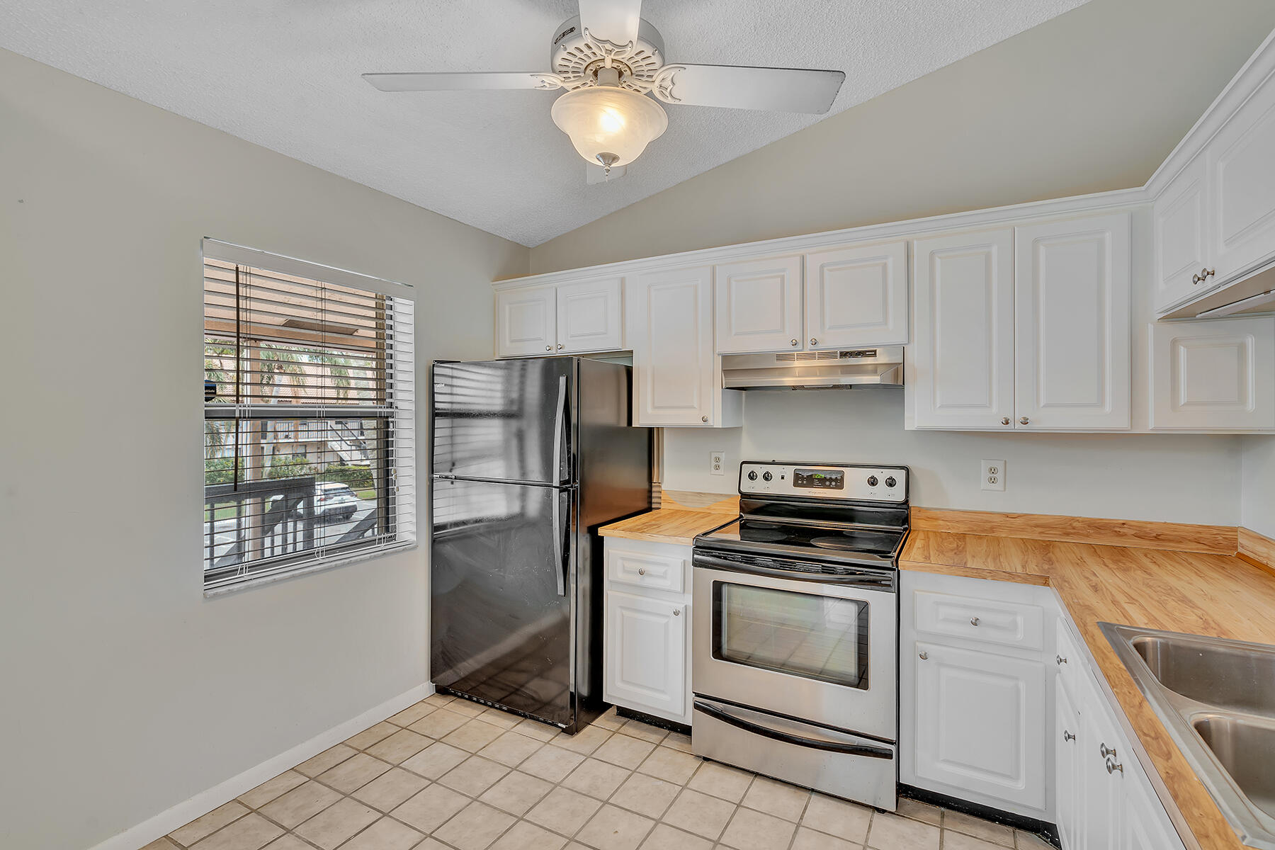 22065 Palms Way, Unit 206 Boca Raton, FL 33433 - Photo 6 of 45 DSC00606