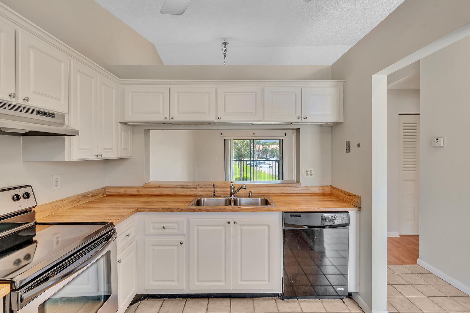 22065 Palms Way, Unit 206 Boca Raton, FL 33433 - Photo 8 of 45 DSC00616