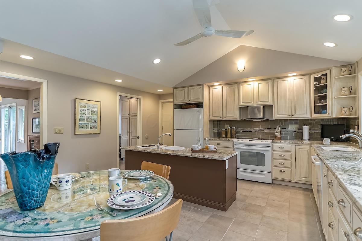 3087 Leeds Road Upper Arlington, OH 43221 - Photo 8 of 24