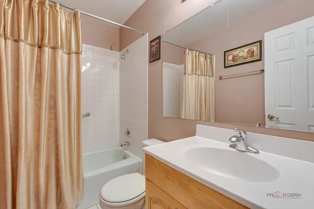 $239,900 | 7 Oak Creek Drive, Unit 3703, Buffalo Grove, IL 60089