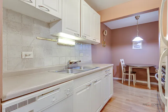 $239,900 | 7 Oak Creek Drive, Unit 3703, Buffalo Grove, IL 60089