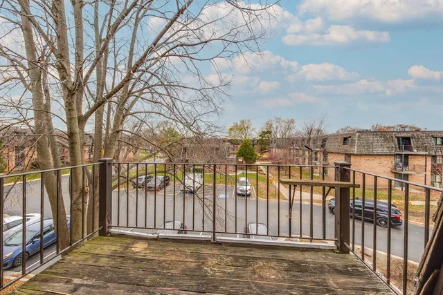 $239,900 | 7 Oak Creek Drive, Unit 3703, Buffalo Grove, IL 60089