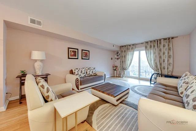 $239,900 | 7 Oak Creek Drive, Unit 3703, Buffalo Grove, IL 60089