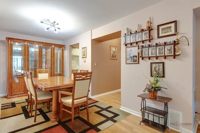 $239,900 | 7 Oak Creek Drive, Unit 3703, Buffalo Grove, IL 60089