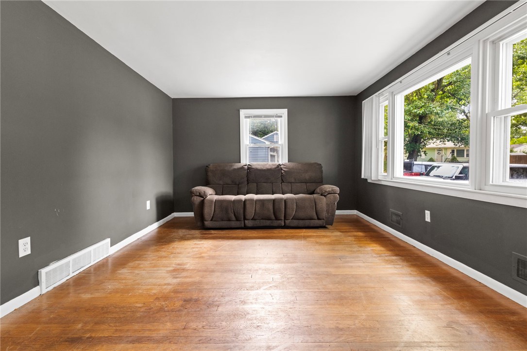 142 Adrian Street Warwick, RI 02886 - Photo 4 of 27