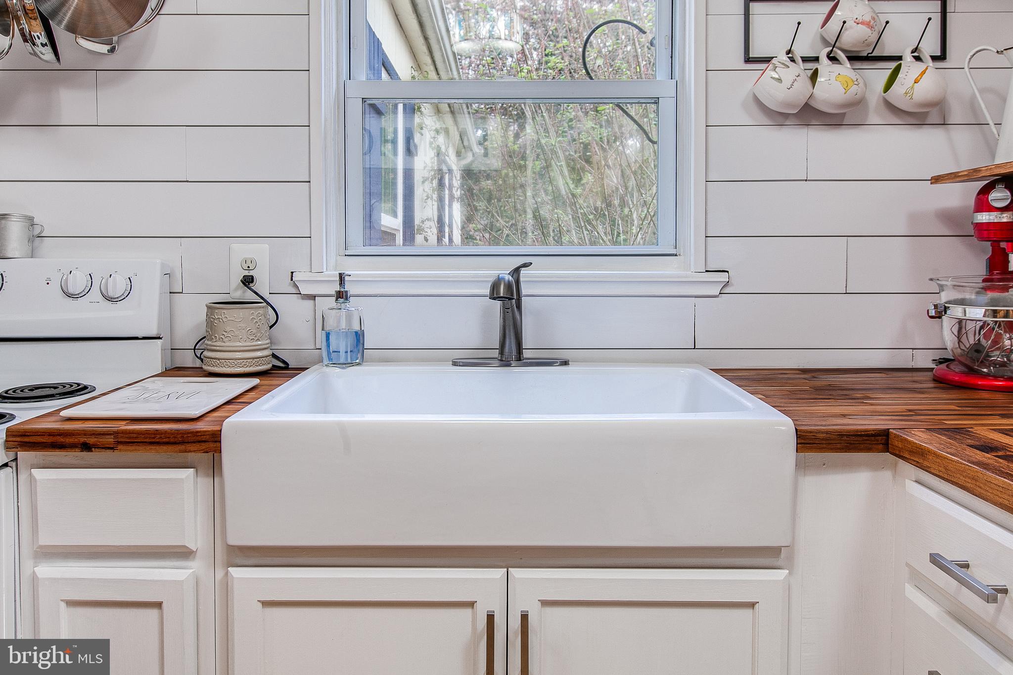 18519 Preston Road Hagerstown, MD 21742 - Photo 5 of 30 Farmhouse sink!
