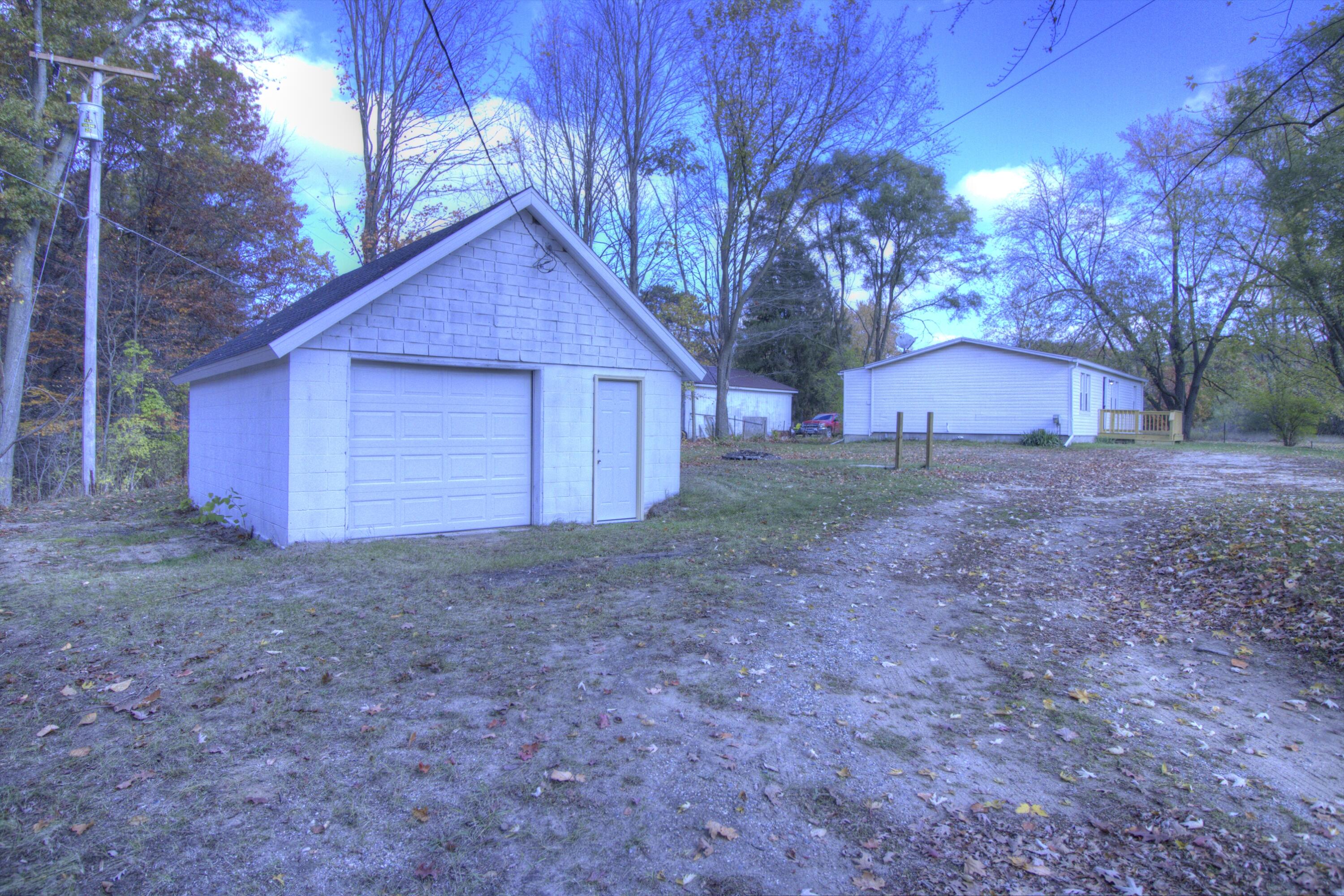 7405 East Howard City Edmore Road Vestaburg, MI 48891 - Photo 4 of 12 13