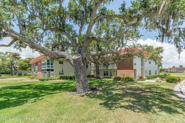 $1,175 | 60 Woodland Drive, Unit 204, Vero Beach, FL 32962