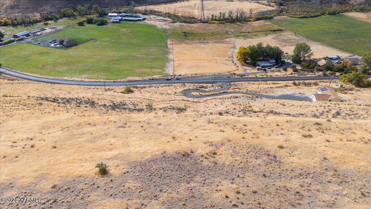 Nka Nka Wenas Road North, Unit LOT #4 Selah, WA 98942 - Photo 7 of 14 a view of a water heater of a yard