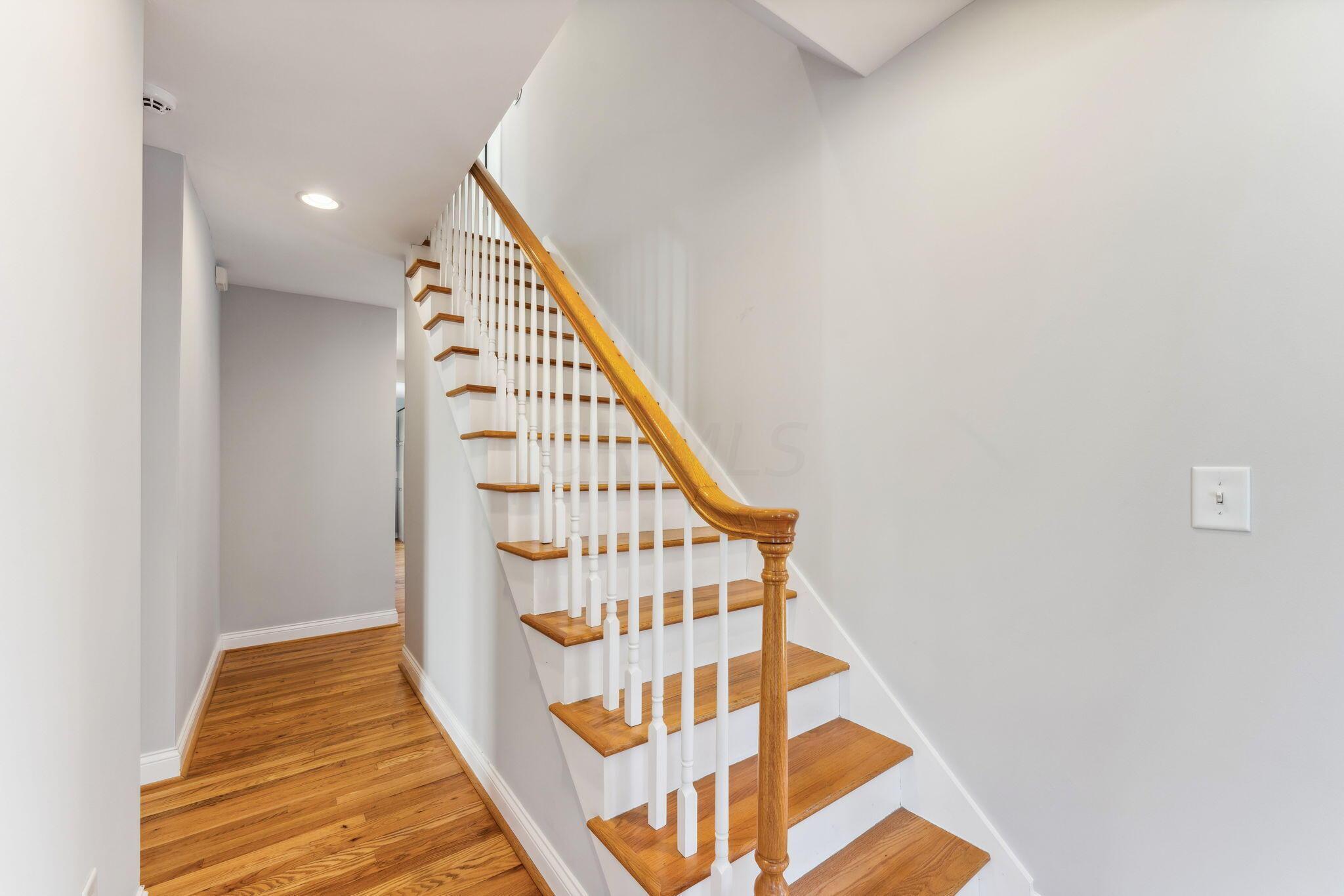 114 South Cassingham Road Bexley, OH 43209 - Photo 27 of 51 Stairway