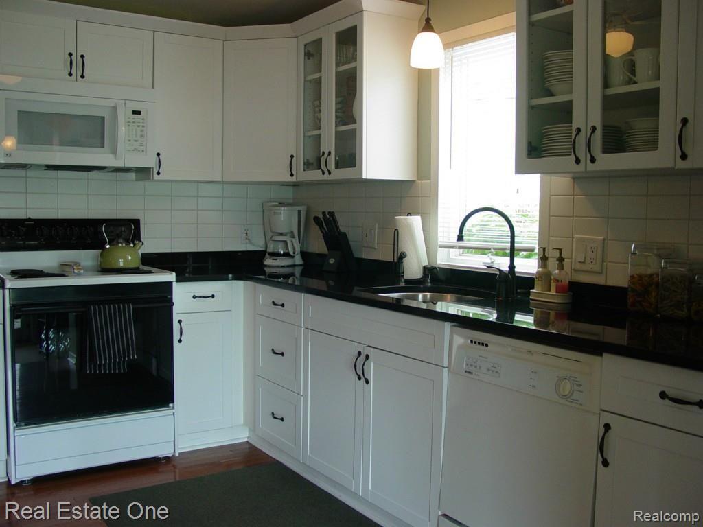 5989 Mabley Hill Road Fenton, MI 48430 - Photo 19 of 37 NEW KITCHEN