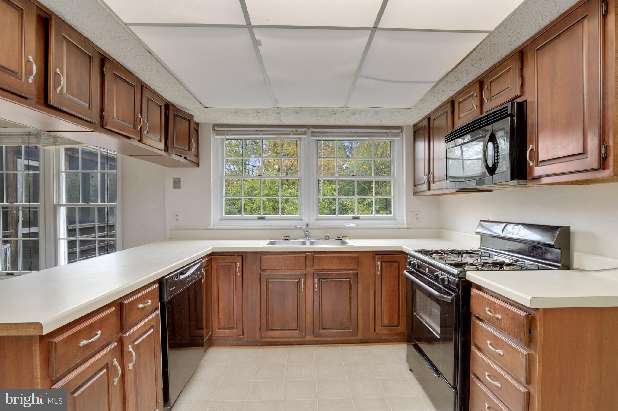 1918 East Beech Road Sterling, VA 20164 - Photo 14 of 31 Gallery Image 14