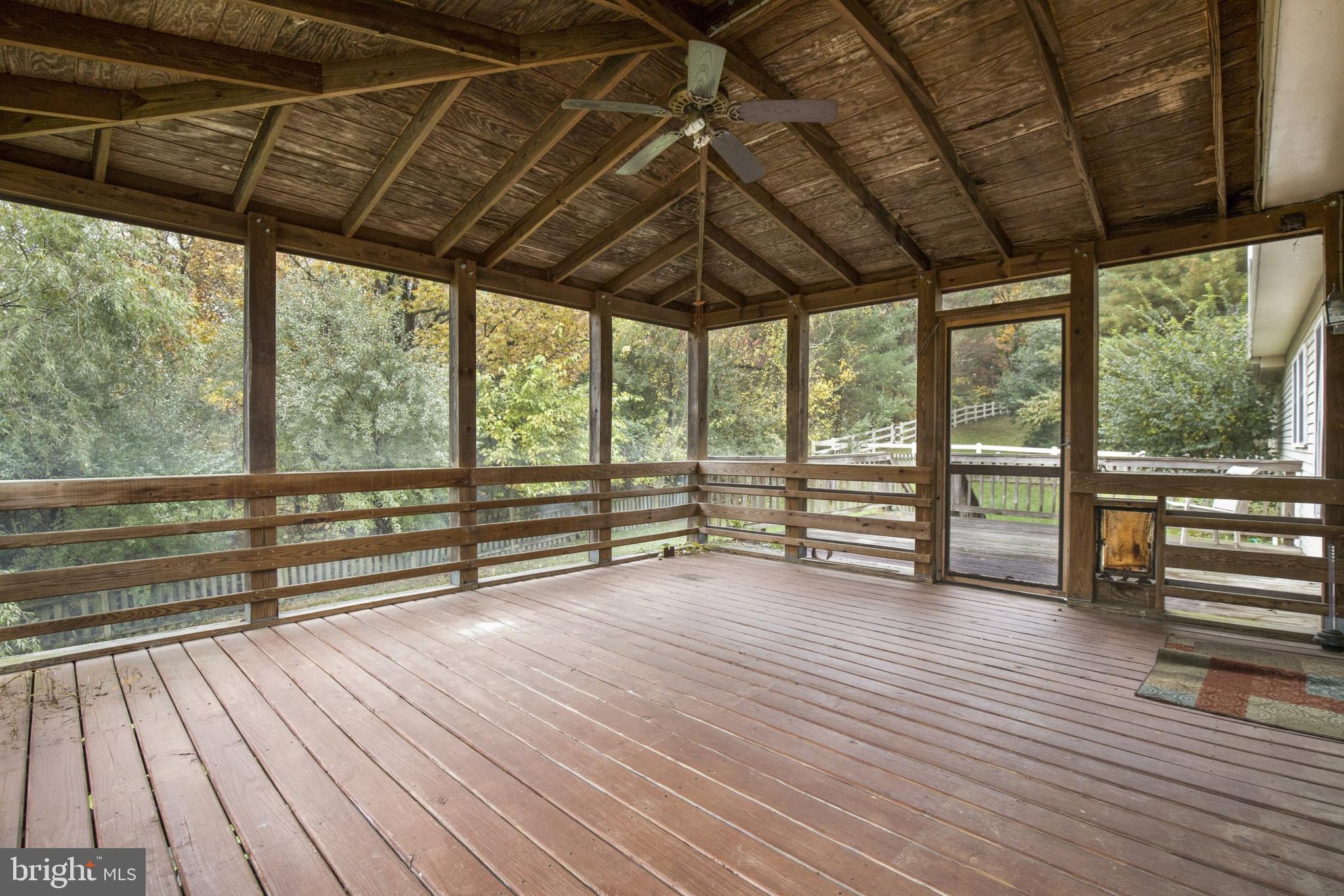 1918 East Beech Road Sterling, VA 20164 - Photo 3 of 31 Gallery Image 3