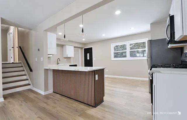 $465,000 | 1070 Belle Plaine Avenue, Gurnee, IL 60031