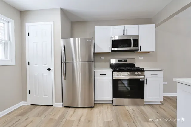 $465,000 | 1070 Belle Plaine Avenue, Gurnee, IL 60031