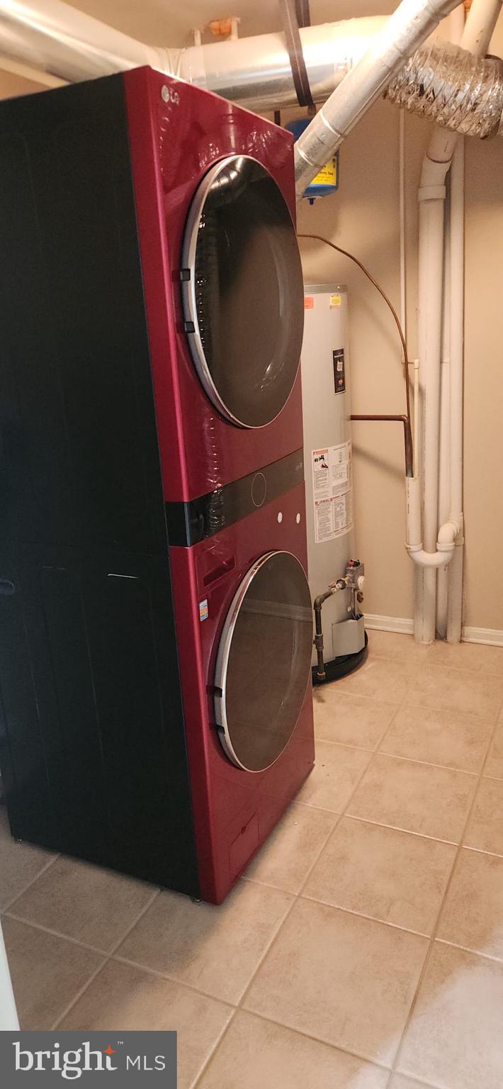 107 Swallow Pointe Court Frederick, MD 21702 - Photo 10 of 18 a utility room with dryer and washer
