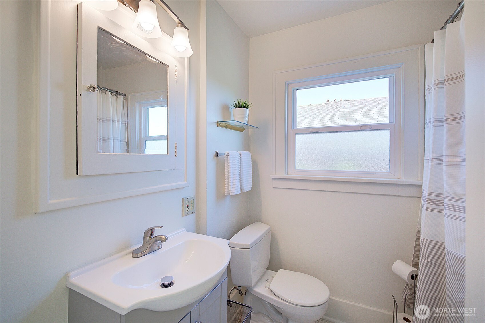 737 North 80th Street Seattle, WA 98103 - Photo 16 of 35