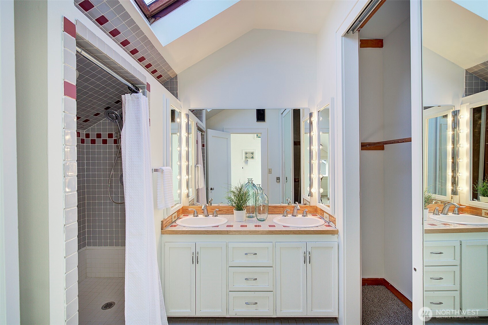 737 North 80th Street Seattle, WA 98103 - Photo 25 of 35