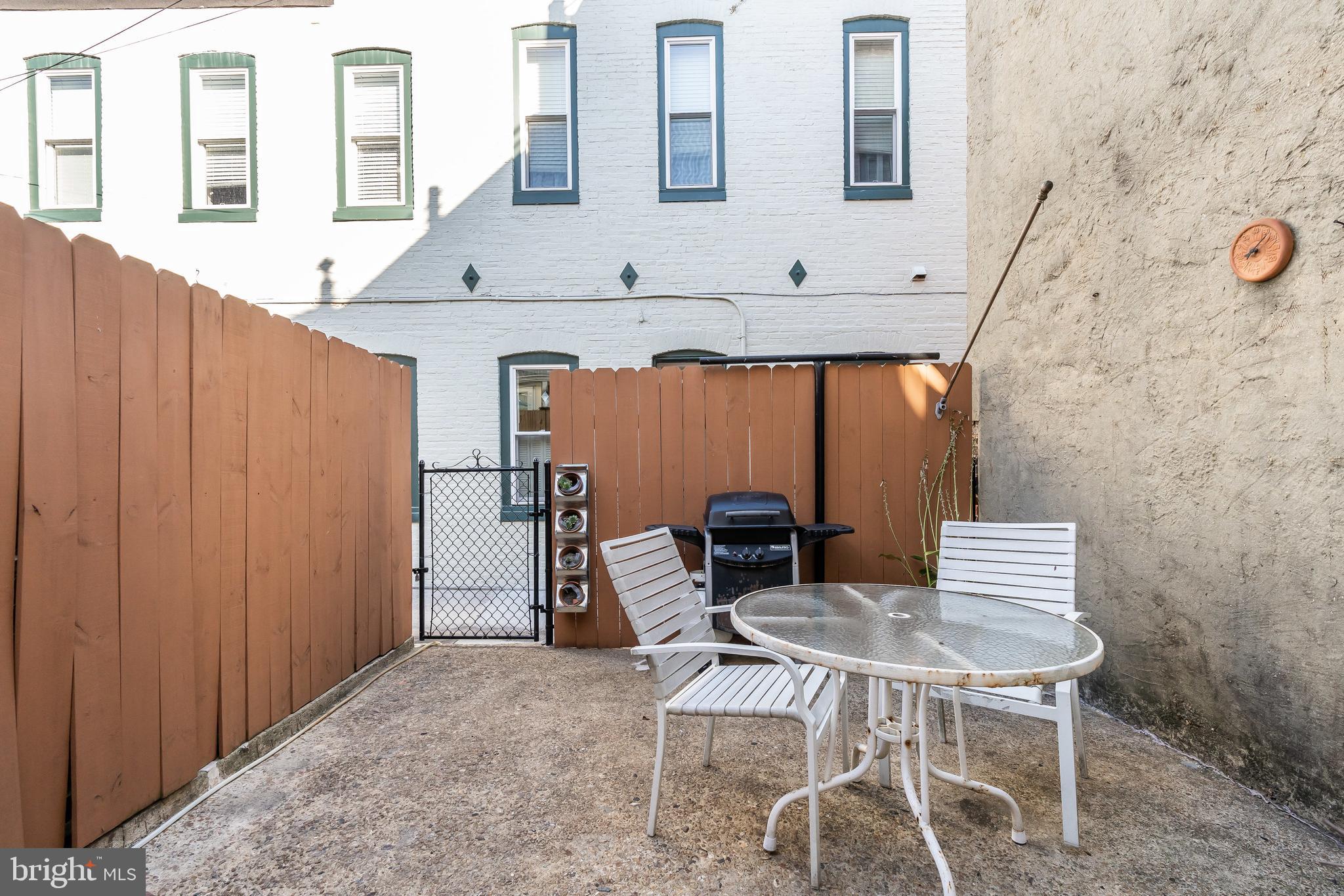 1047 Riverside Avenue Baltimore, MD 21230 - Photo 28 of 30 Potential oasis on this private patio.