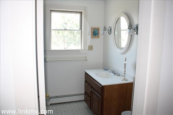 26 West Farm Road West Tisbury, MA 02568 - Photo 15 of 22 http://d1qzqeyxiitrap.cloudfront.net/photos/22803/600/53522ab0.jpg
