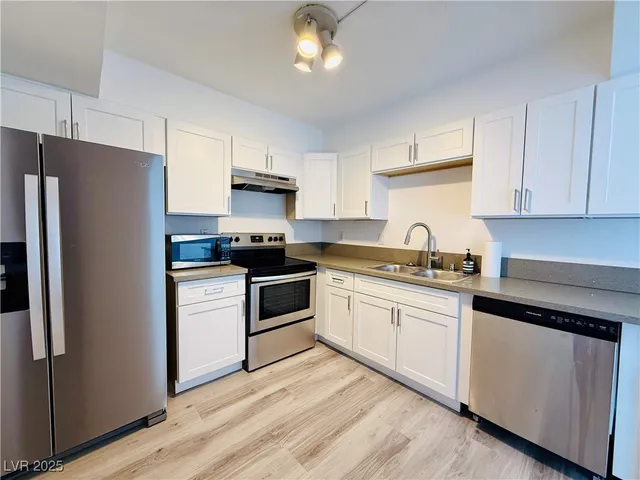 $1,750 | 3930 South University Center Drive, Unit 308, Las Vegas, NV 89119