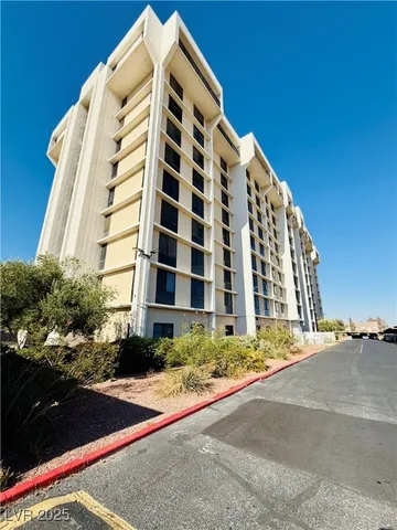 $1,750 | 3930 South University Center Drive, Unit 308, Las Vegas, NV 89119