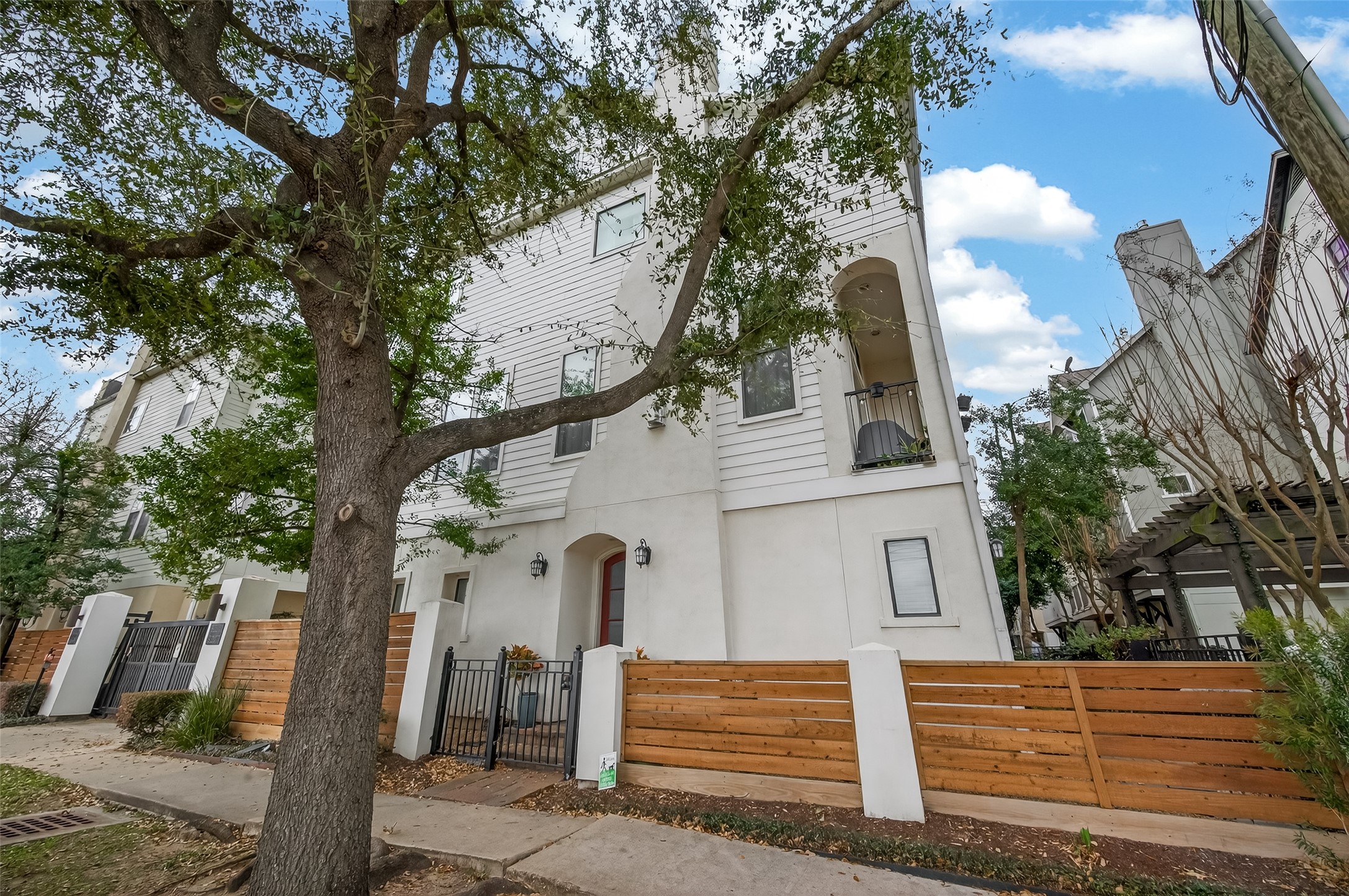 3217 Maxroy Street Houston, TX 77008 - Photo 5 of 27