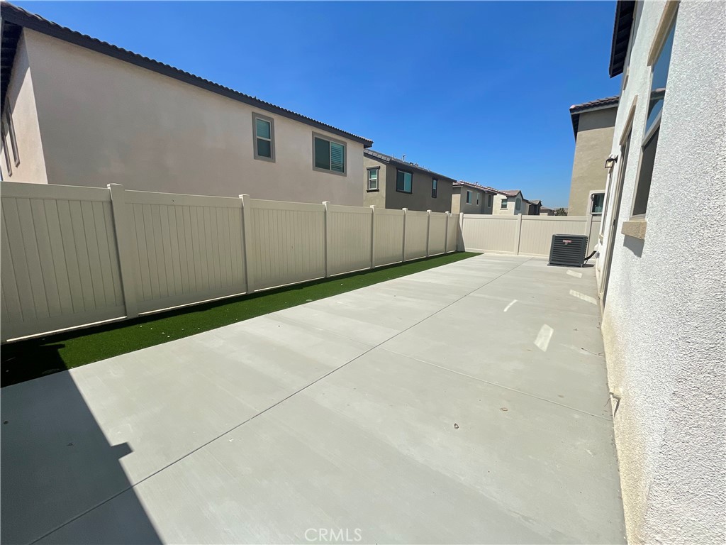 349 Lilly Street Rialto, CA 92376 - Photo 22 of 25 a backyard of a house
