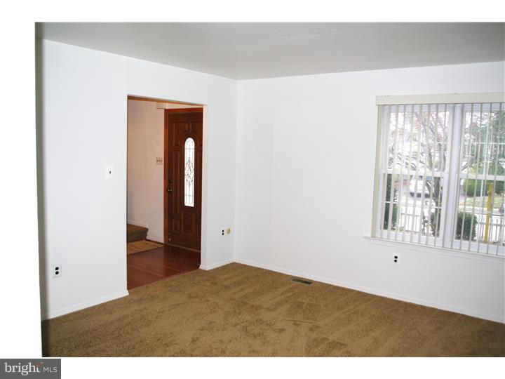 409 Midvale Road Upper Darby, PA 19082 - Photo 9 of 21 Living Room