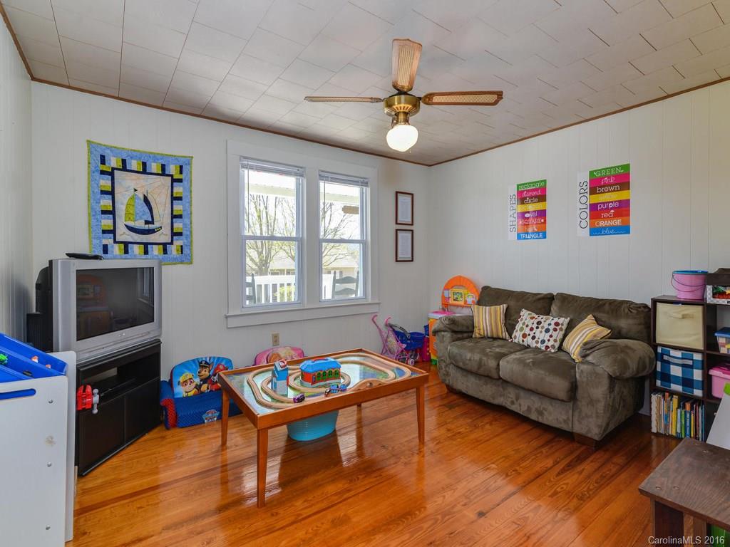 3 Loop Road Candler, NC 28715 - Photo 16 of 24 Gallery Image 16