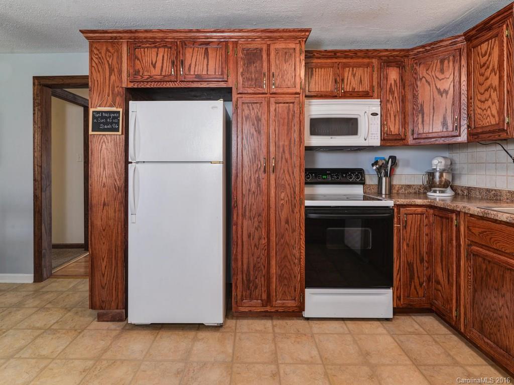 3 Loop Road Candler, NC 28715 - Photo 9 of 24 Gallery Image 9