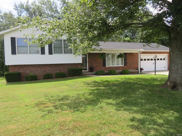 $370,000 | 4031 S Street, Mount Vernon, IN 47620