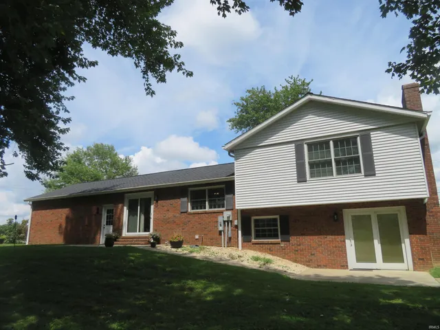 $370,000 | 4031 S Street, Mount Vernon, IN 47620