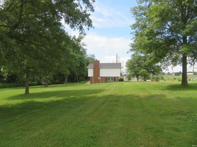 $370,000 | 4031 S Street, Mount Vernon, IN 47620