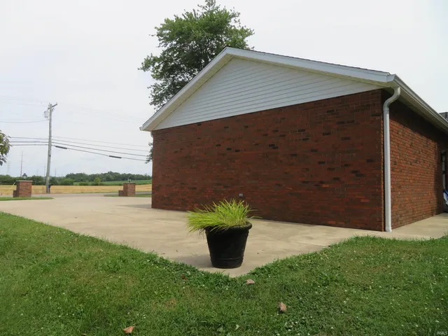 $370,000 | 4031 S Street, Mount Vernon, IN 47620