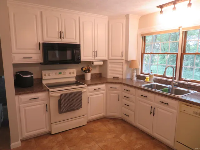 $370,000 | 4031 S Street, Mount Vernon, IN 47620