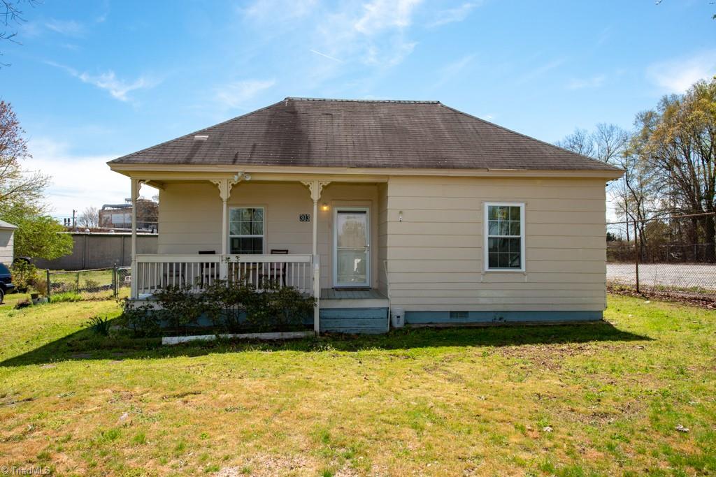 303 Northwest Point Avenue High Point, NC 27262 - Photo 1 of 24 Gallery Image 1